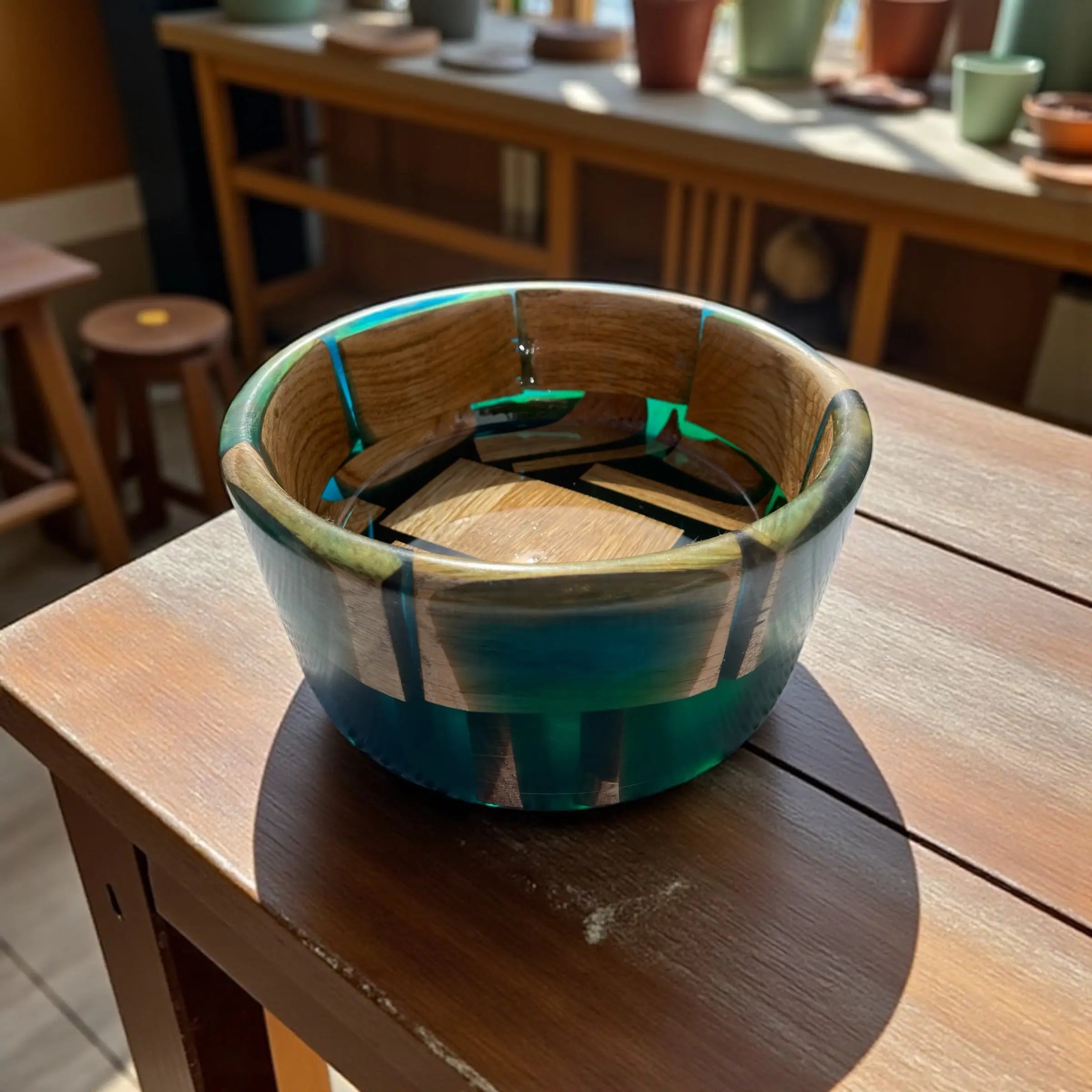 Håndlaget bolle i epoxy og eik – Kobber / Grønn-blå Epoxy-Crafts