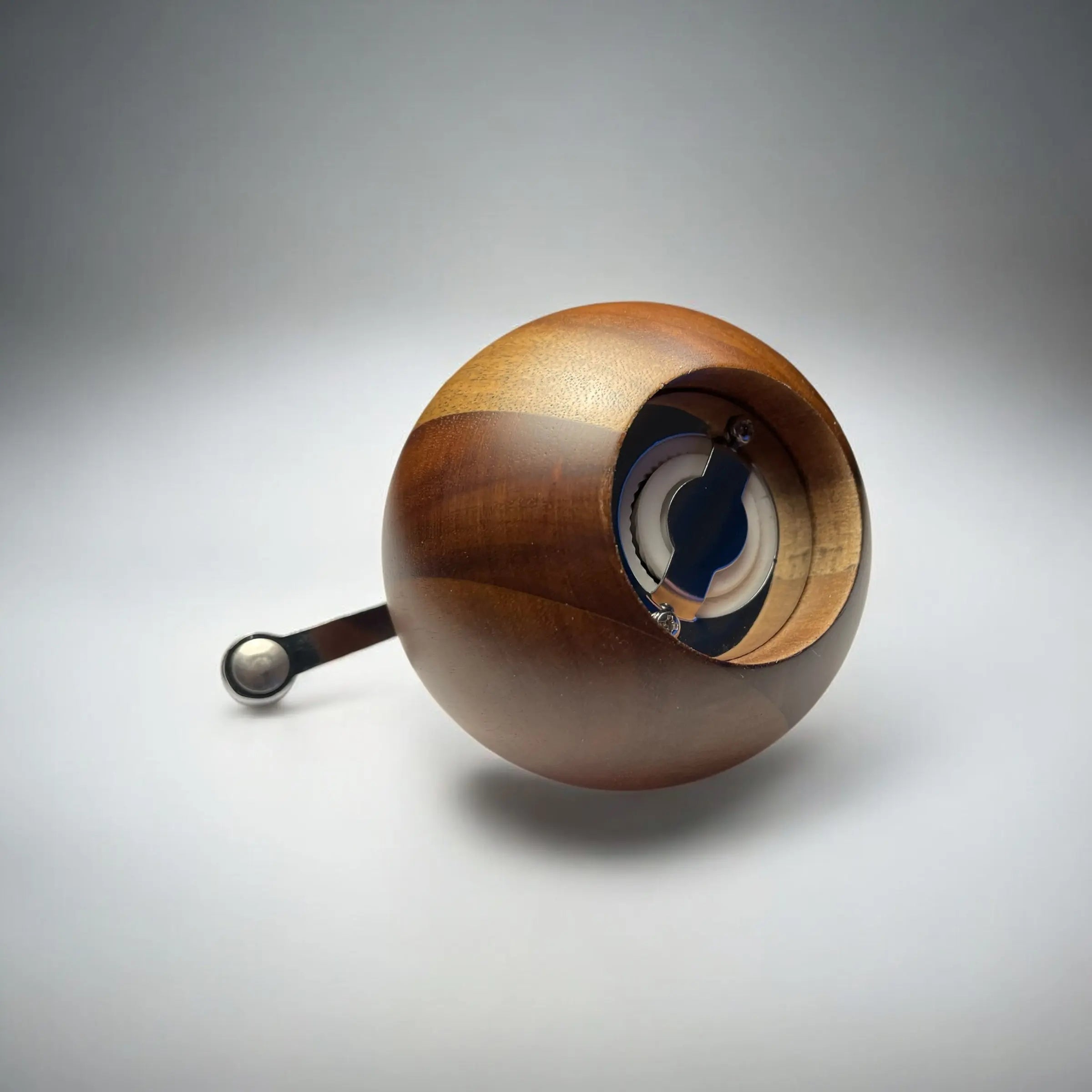 Rund pepperkvern i tre – Elegant krydderkvern med naturlig finish Epoxy-Crafts