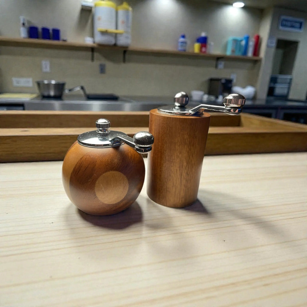 Rund pepperkvern i tre – Elegant krydderkvern med naturlig finish (Kopi) Epoxy-Crafts